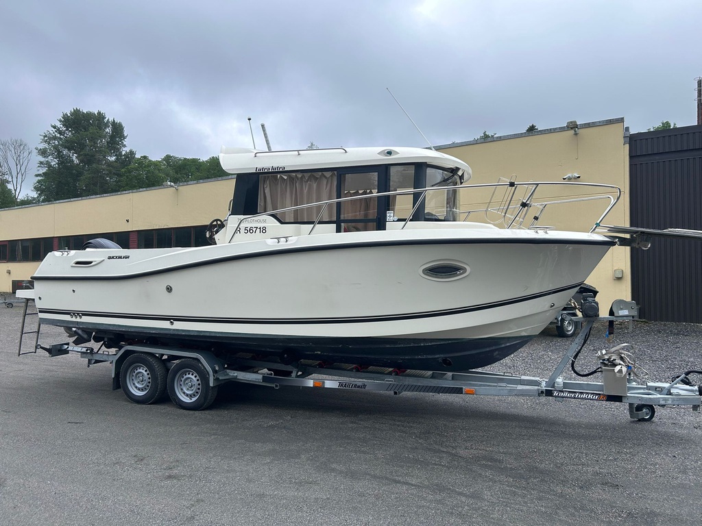 Quicksilver 755 Pilothouse + Mercury F150