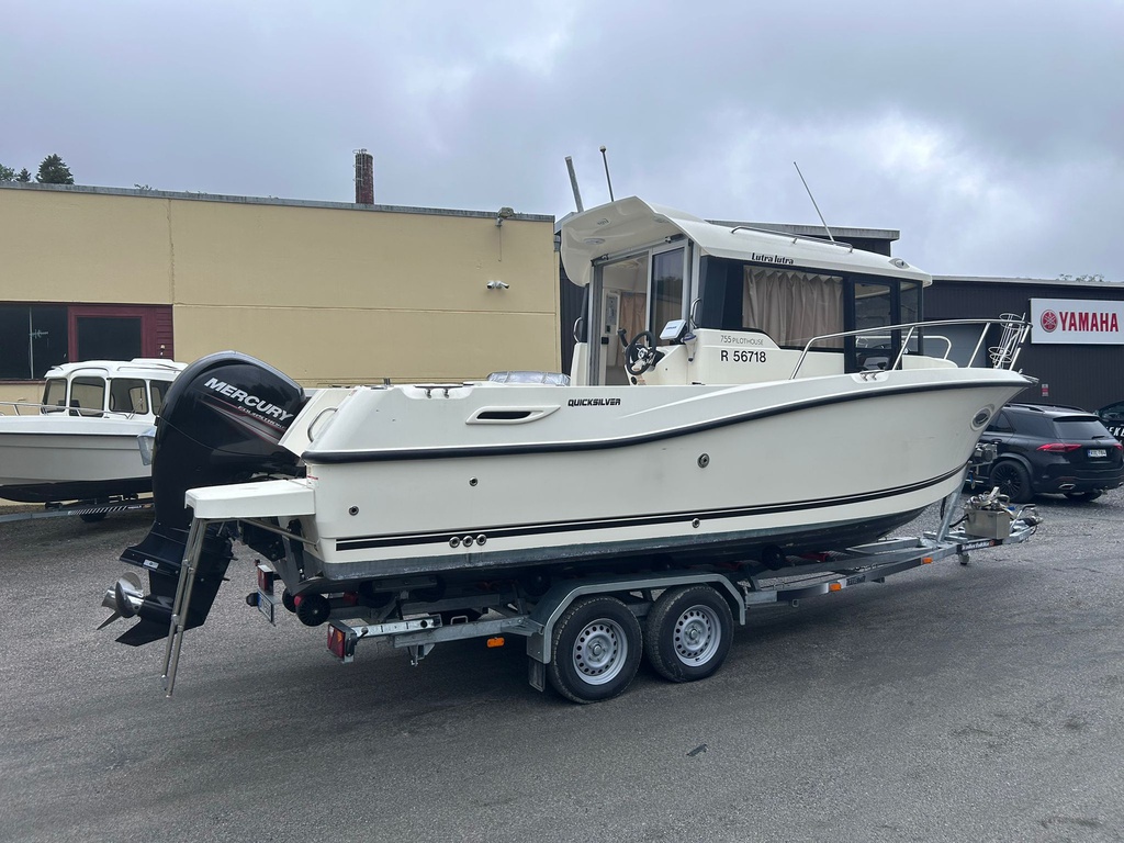 Quicksilver 755 Pilothouse + Mercury F150