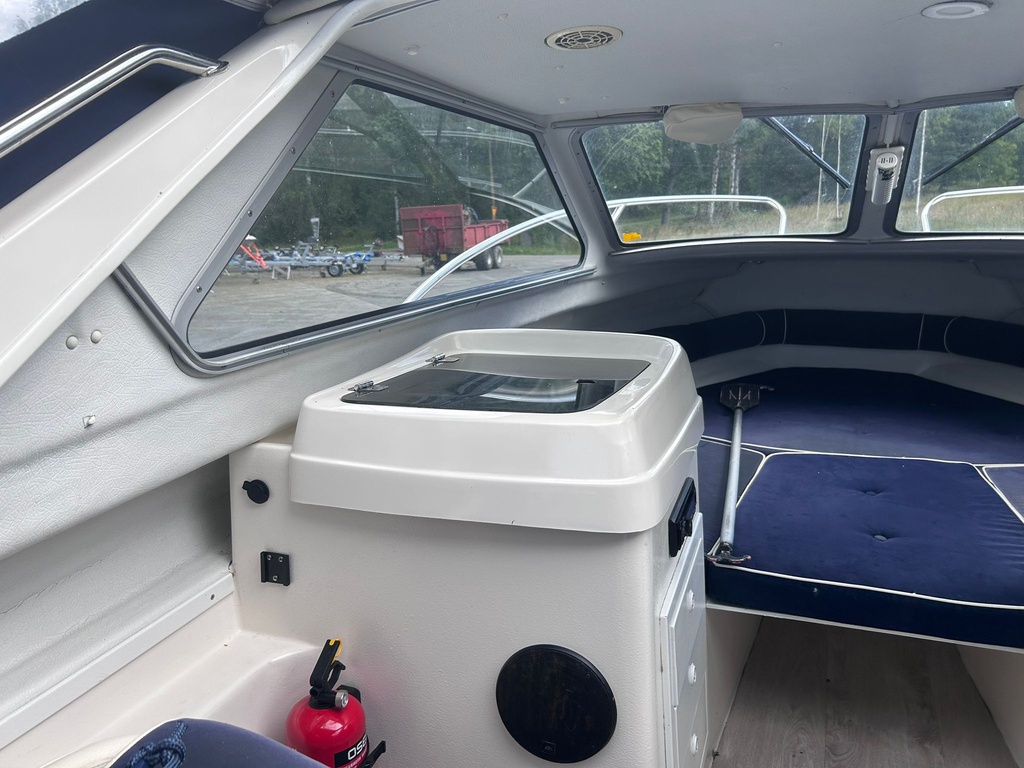 Bella 642HT + Evinrude 90