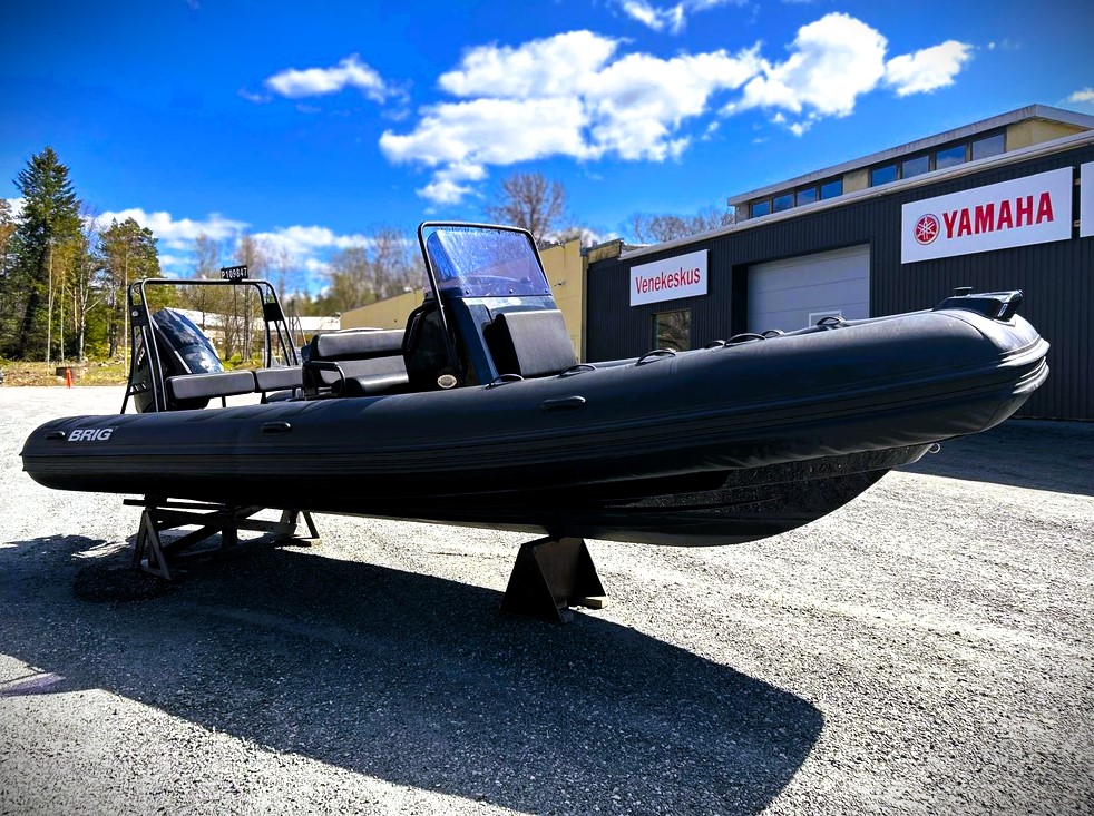 Brig Navigator 700 + Evinrude E-TEC 200