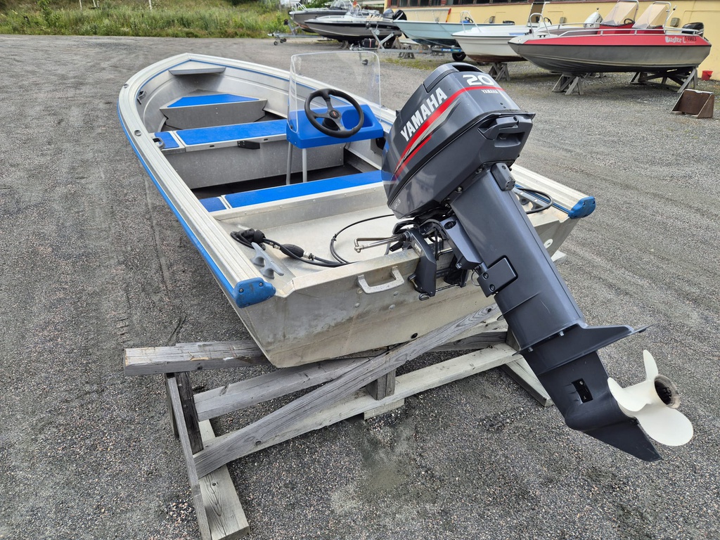 Buster XSR + Yamaha 20hv 2T