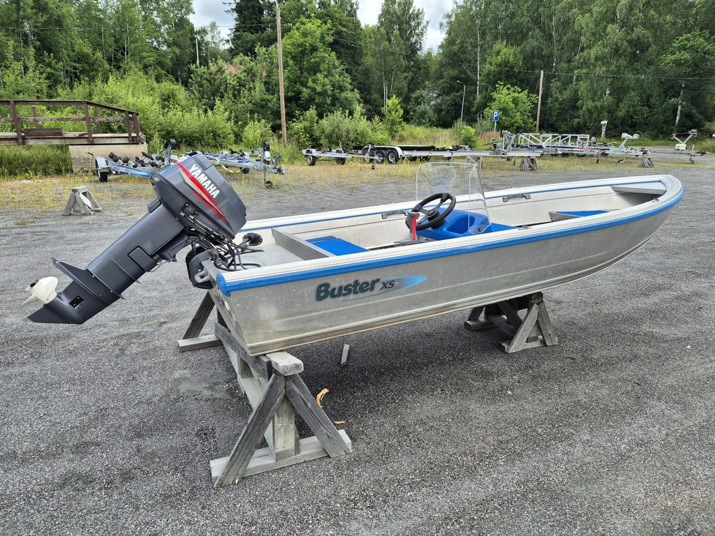 Buster XSR + Yamaha 20hv 2T